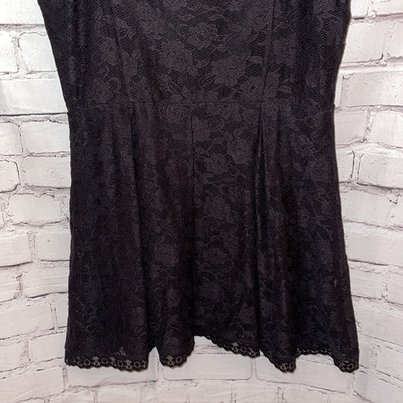 EUC TOPSHOP SLEEVELESS LACE PLEATED MINI DRESS. Black. Size 10. - Picture 5 of 7
